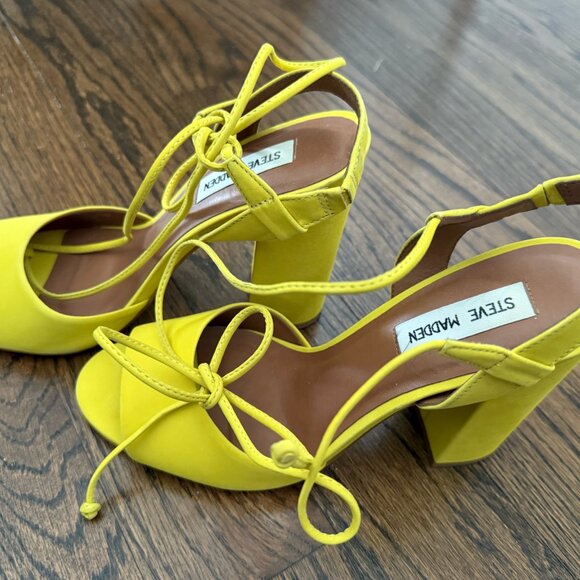 Steve Madden Serrina Block Heel Lace Up Sandal in Yellow Nubuck - Picture 4 of 5